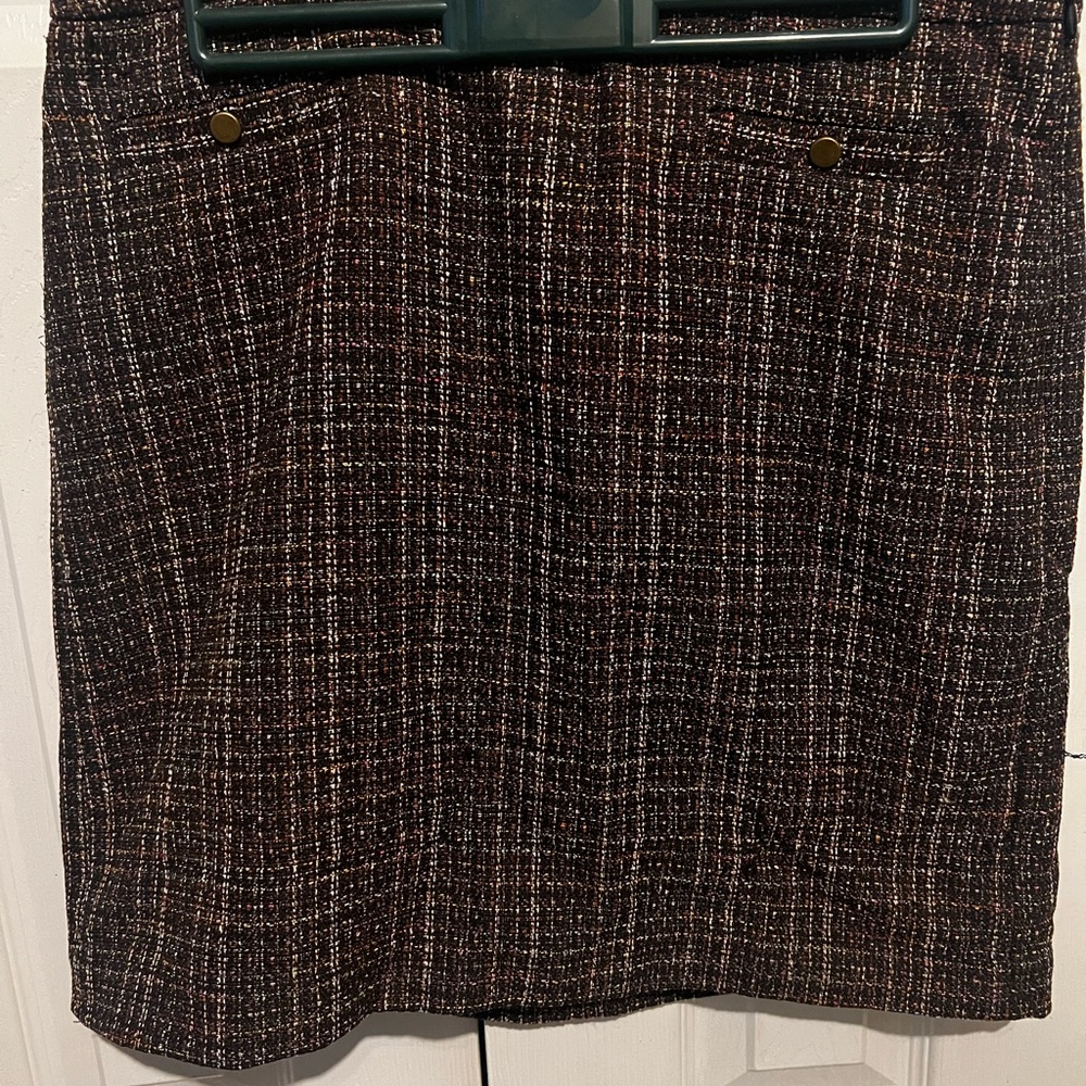 Loft skirt size 10 NWOT.